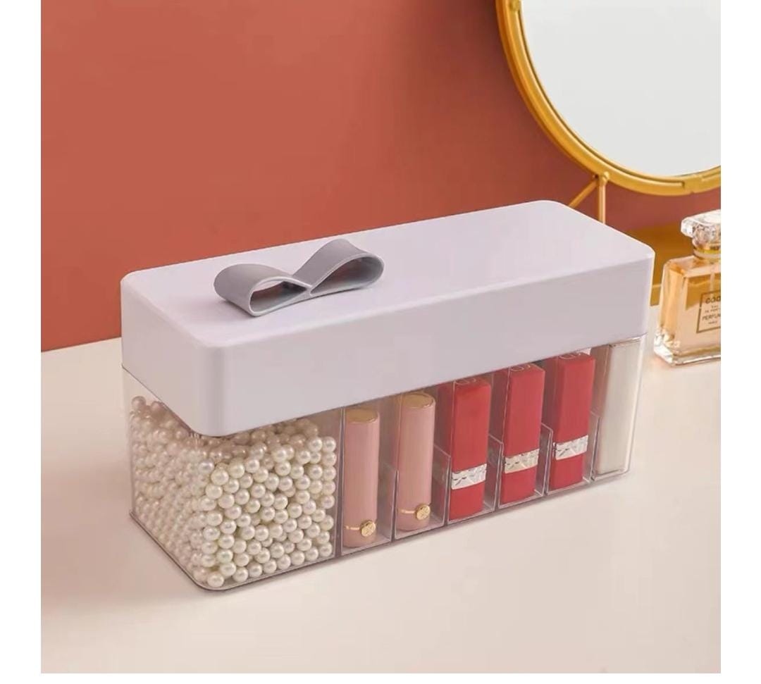 Cosmetic and jewelery organiser with pearls